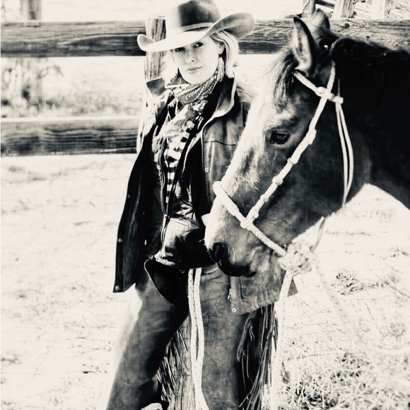 Meet your Posher, Romy - Picture 3 of 8